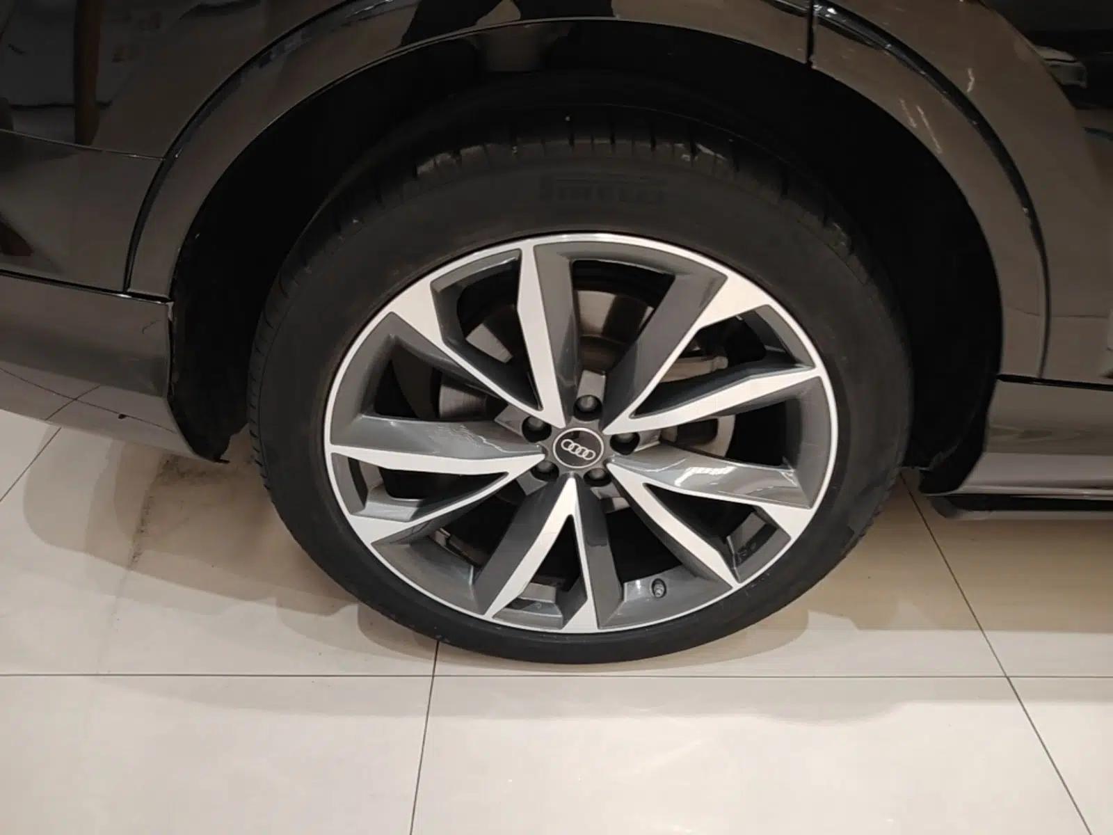 Audi Q7 2022 55 TFSI quattro S line Sport model — миниатюра 11