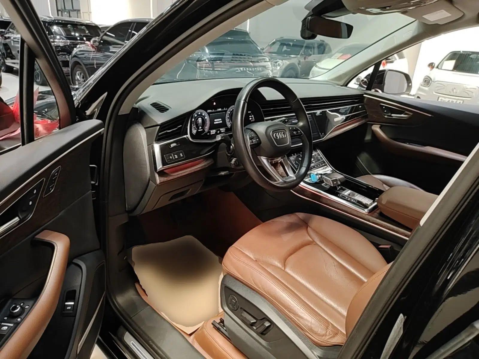 Audi Q7 2022 55 TFSI quattro S line Sport model — миниатюра 18