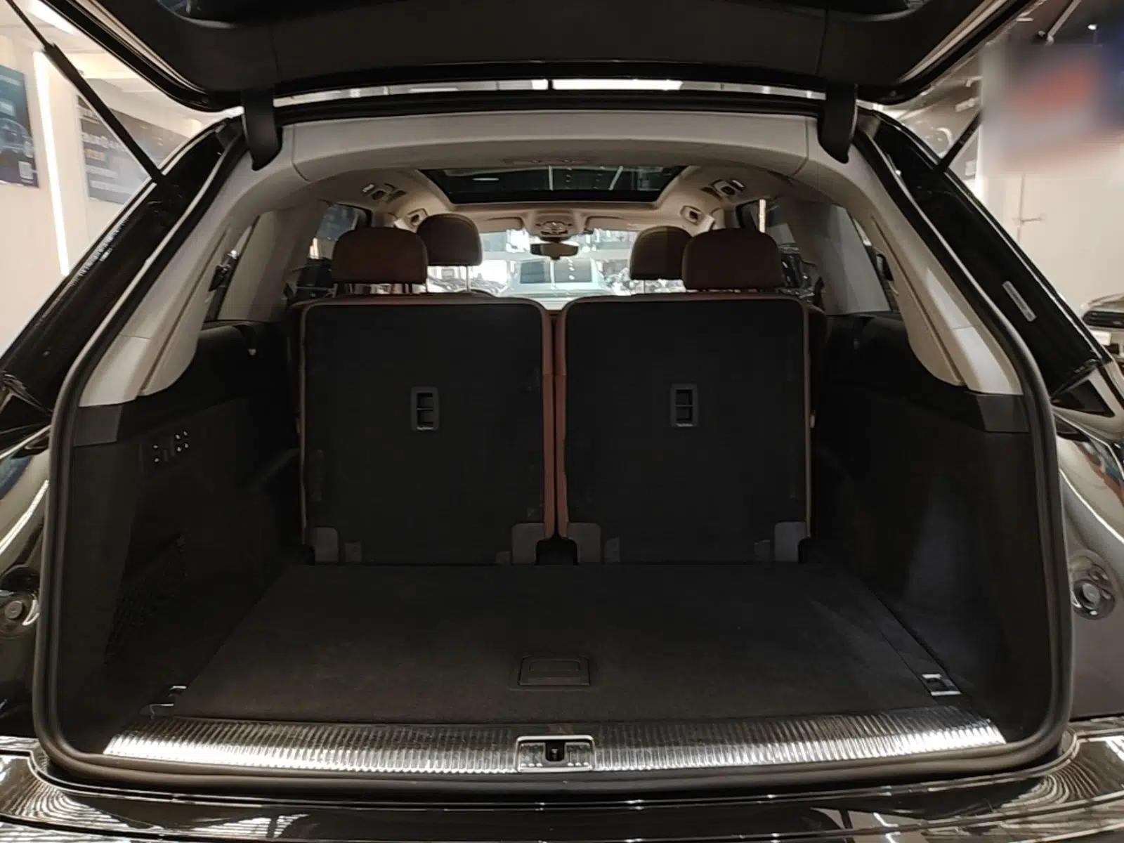 Audi Q7 2022 55 TFSI quattro S line Sport model — миниатюра 22