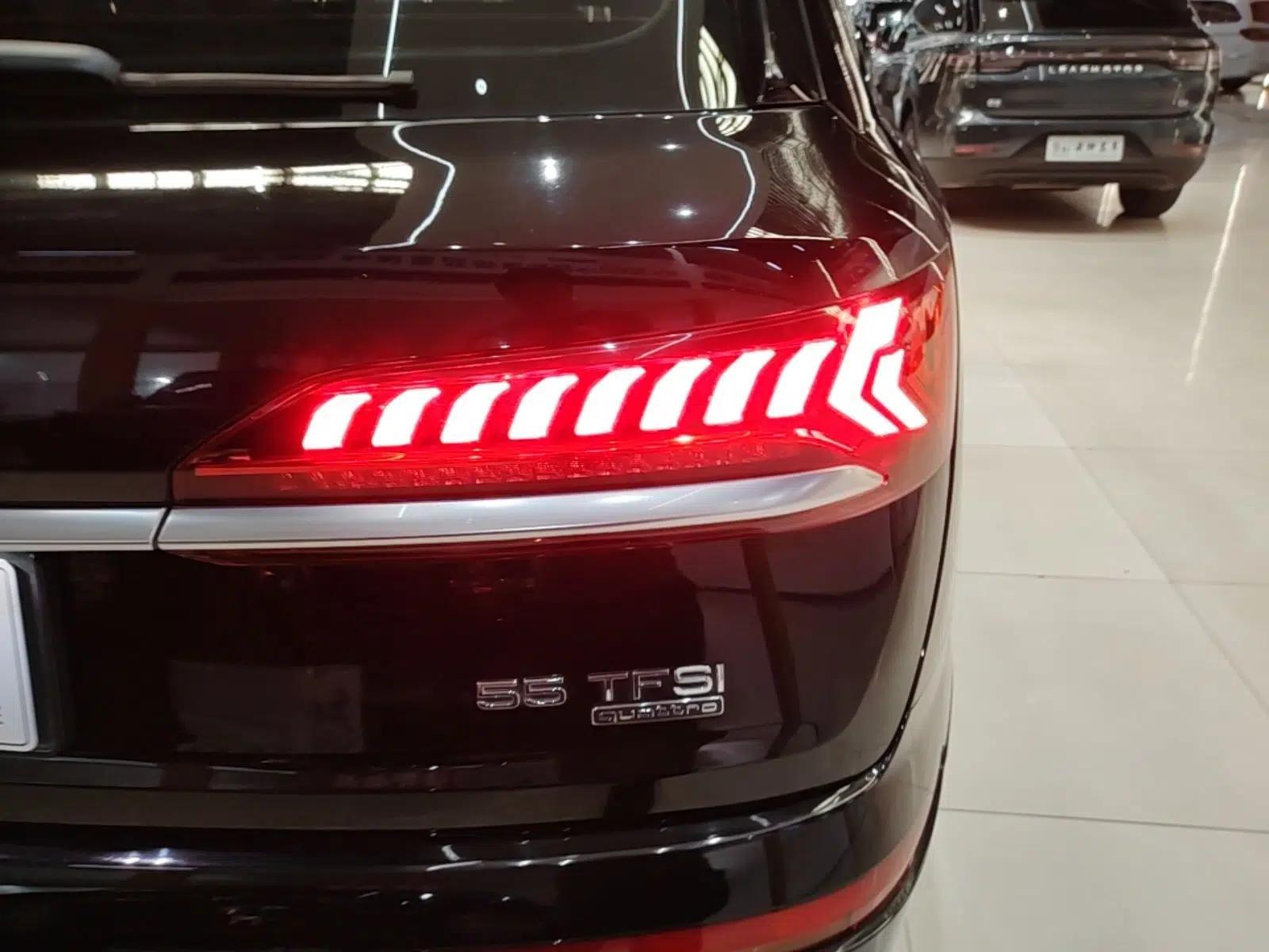 Audi Q7 2022 55 TFSI quattro S line Sport model — миниатюра 9