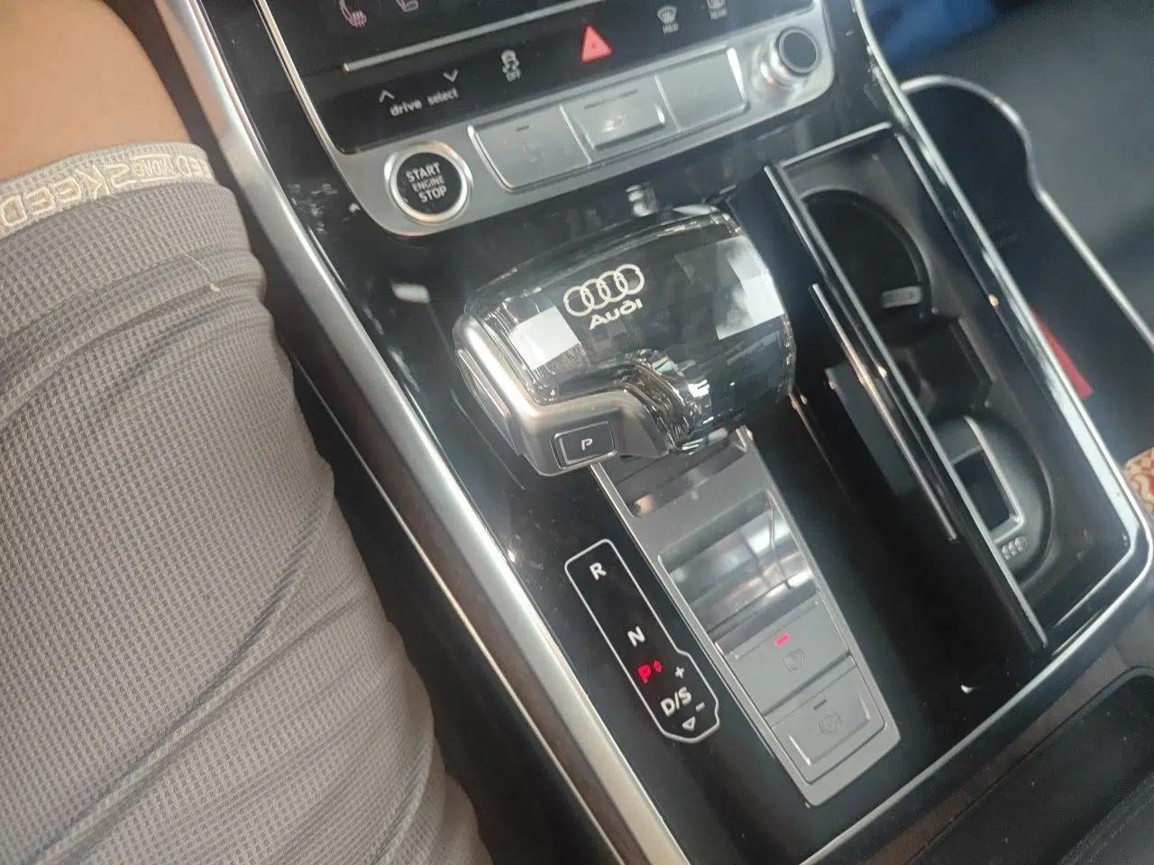 Audi Q7 2021 55 TFSI quattro S line Sport model — миниатюра 14