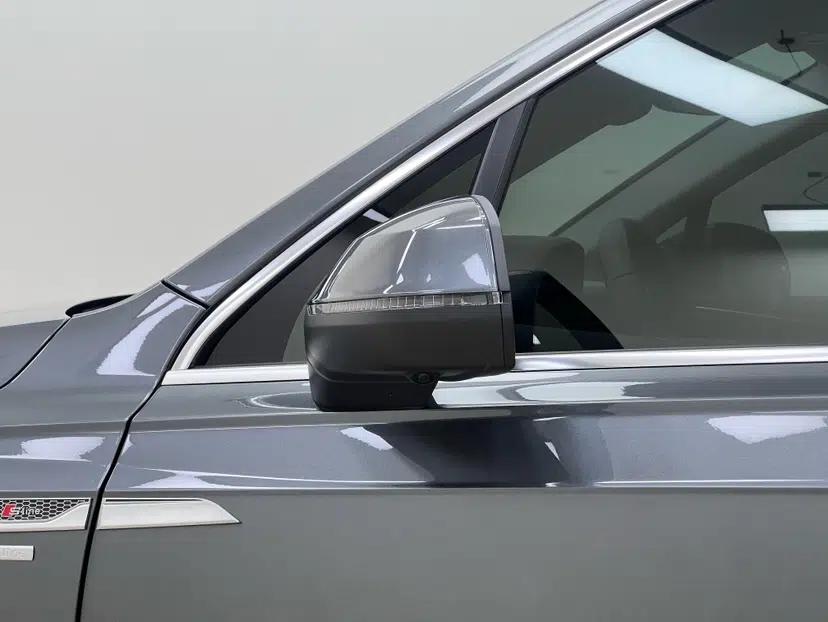 Audi Q7 2021 55 TFSI quattro S line Sport model — миниатюра 12