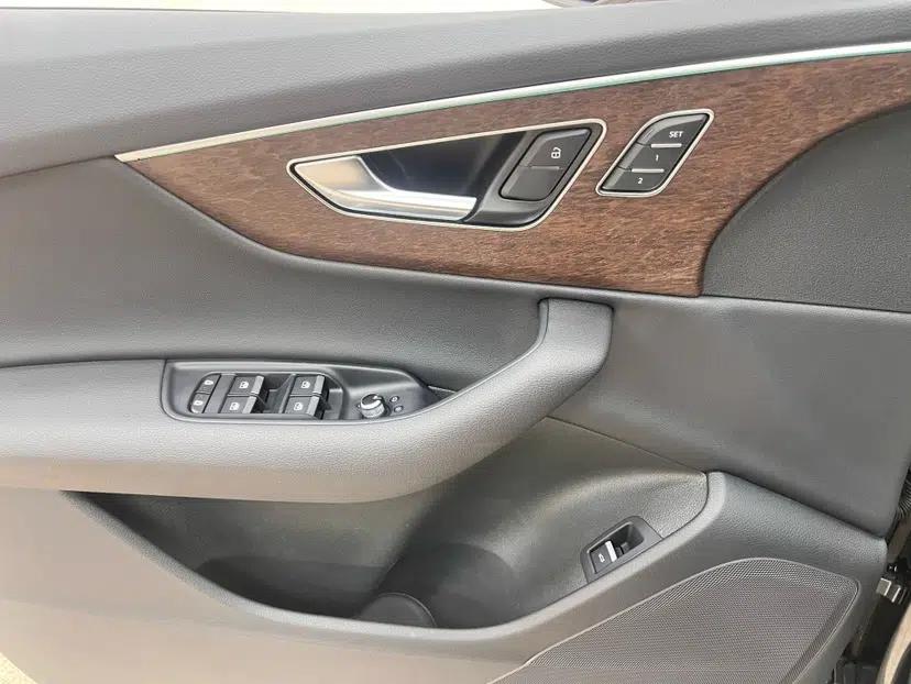 Audi Q7 2021 55 TFSI quattro S line Sport model — миниатюра 16