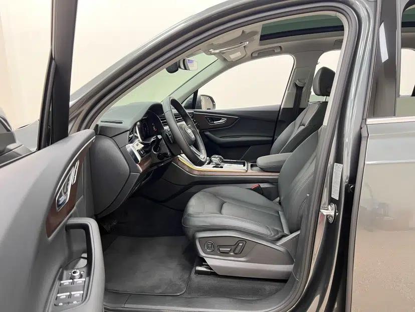 Audi Q7 2021 55 TFSI quattro S line Sport model — миниатюра 17