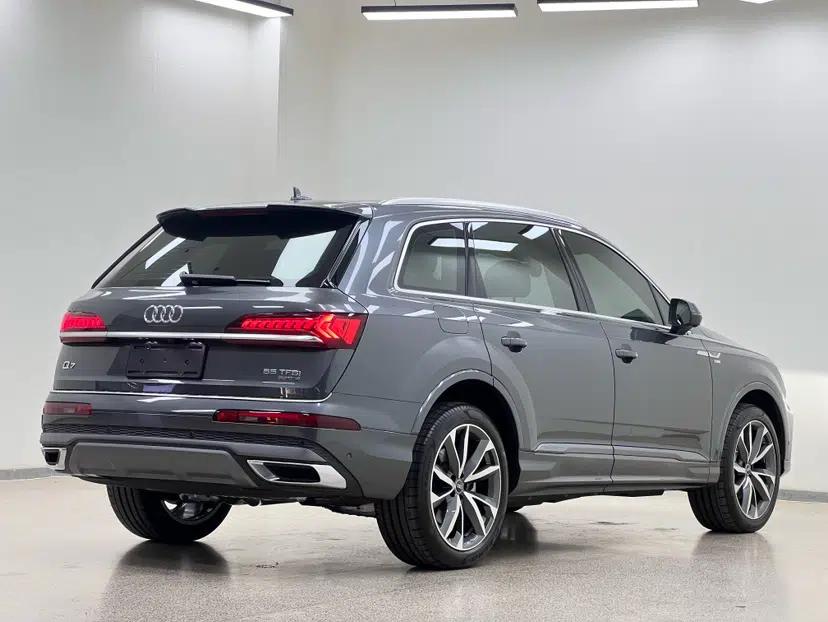 Audi Q7 2021 55 TFSI quattro S line Sport model — миниатюра 8
