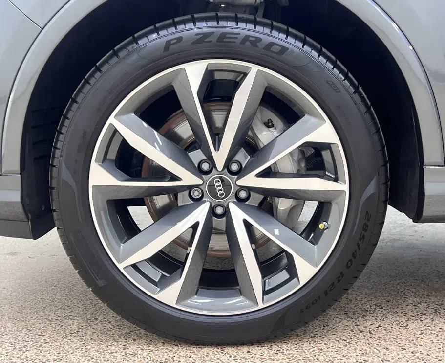 Audi Q7 2021 55 TFSI quattro S line Sport model — миниатюра 9