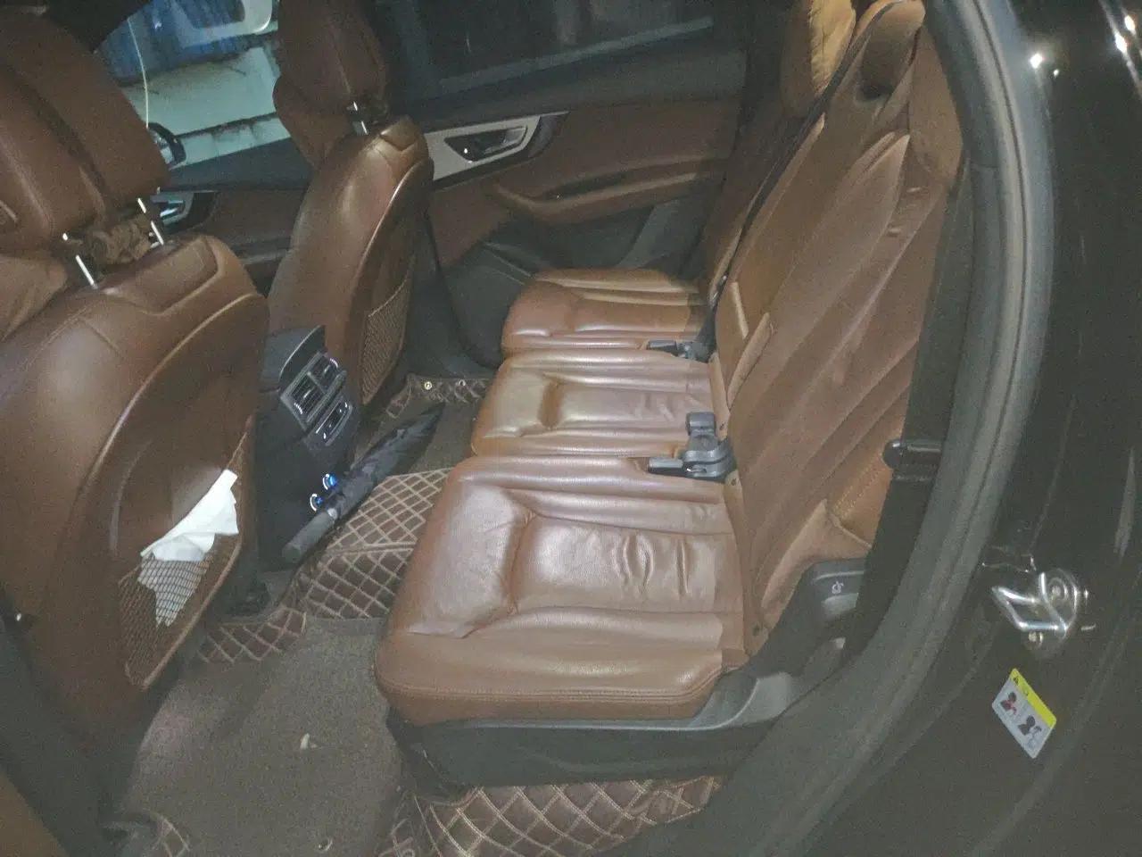 Audi Q7 Audi Q7, seven-seater, automatic transmission, 3.0T, with sunroof, parallel import. — миниатюра 17