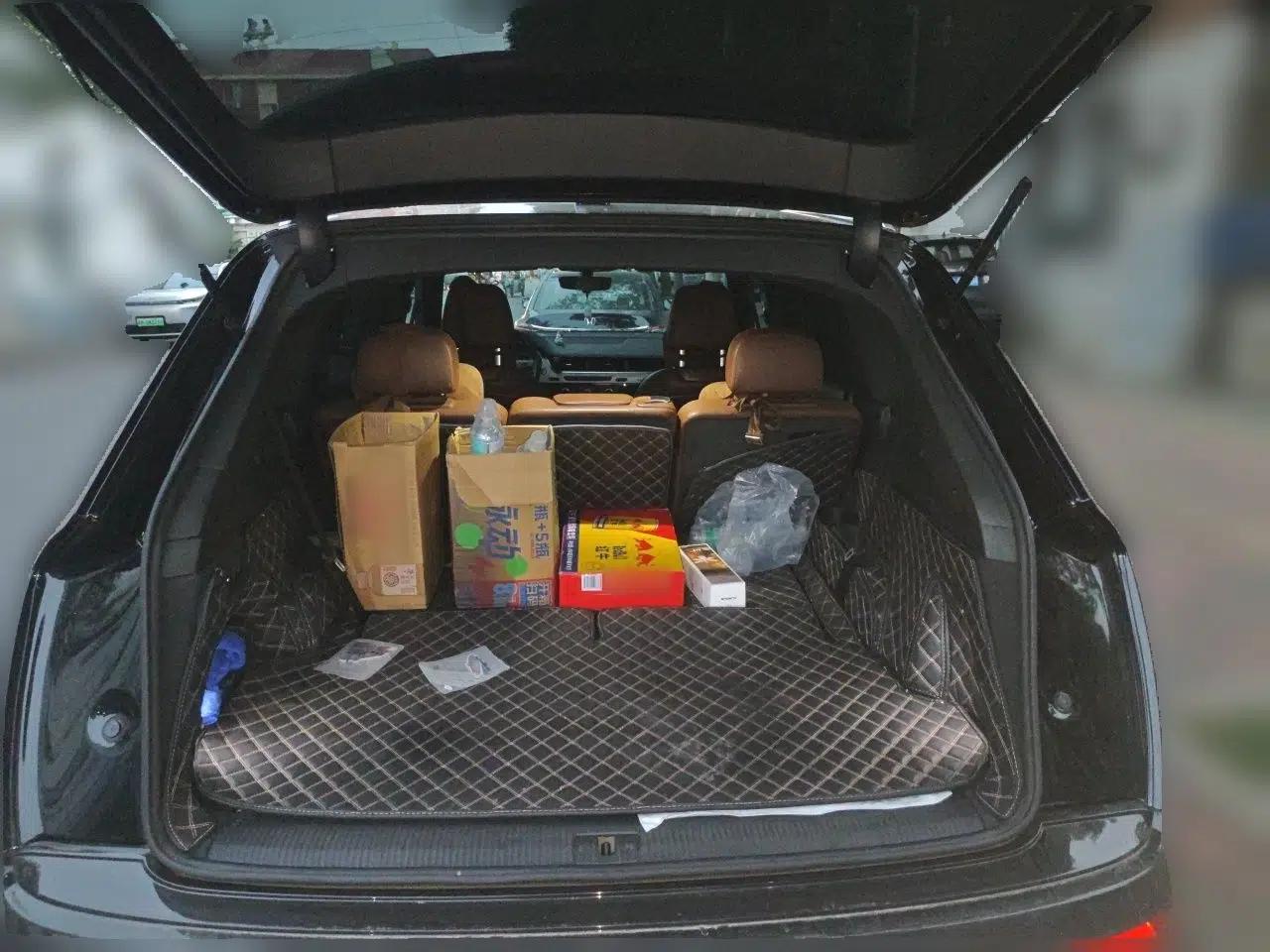 Audi Q7 Audi Q7, seven-seater, automatic transmission, 3.0T, with sunroof, parallel import. — миниатюра 19
