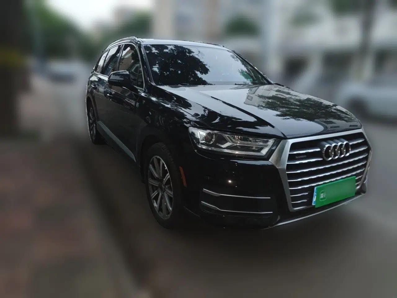 Audi Q7 Audi Q7, seven-seater, automatic transmission, 3.0T, with sunroof, parallel import. — миниатюра 3