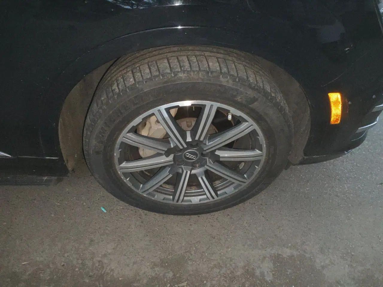 Audi Q7 Audi Q7, seven-seater, automatic transmission, 3.0T, with sunroof, parallel import. — миниатюра 8