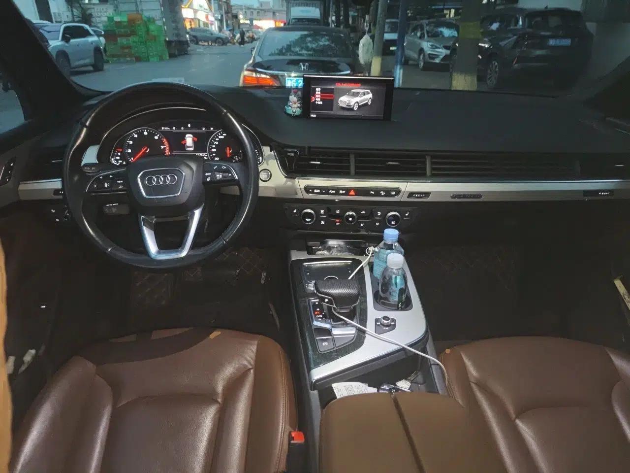 Audi Q7 Audi Q7, seven-seater, automatic transmission, 3.0T, with sunroof, parallel import. — миниатюра 9