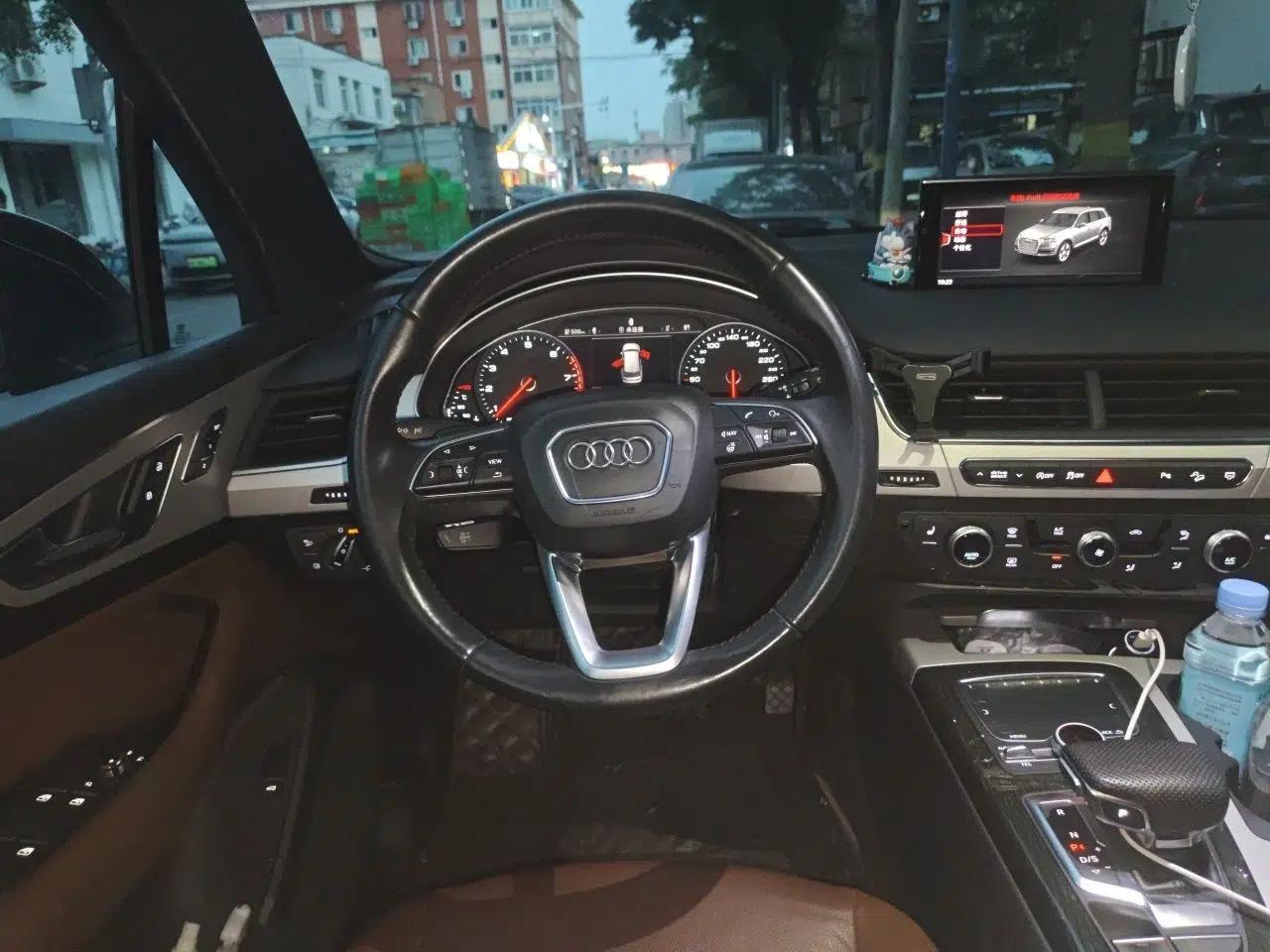 Audi Q7 Audi Q7, seven-seater, automatic transmission, 3.0T, with sunroof, parallel import. — миниатюра 10