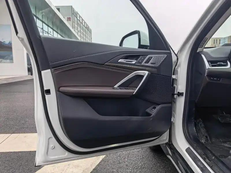 BMW iX1 2023 xDrive30L X Design Package — миниатюра 17