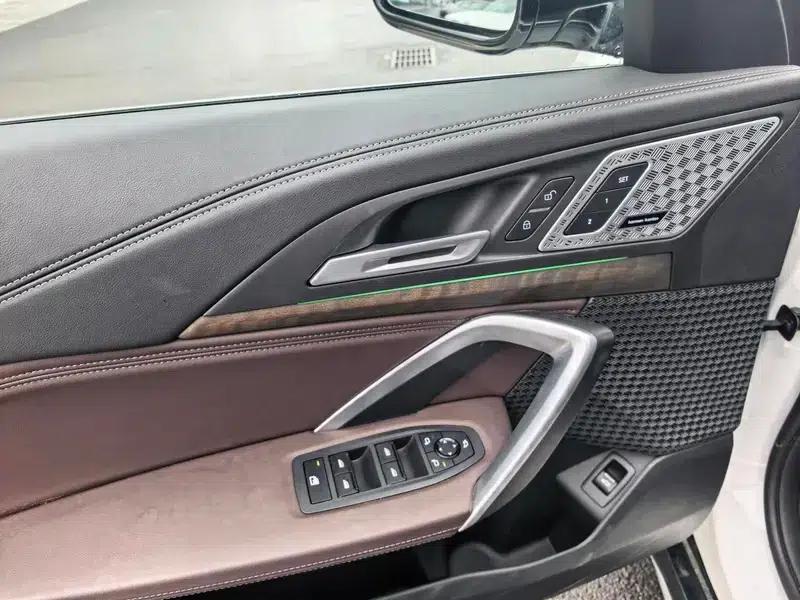 BMW iX1 2023 xDrive30L X Design Package — миниатюра 18