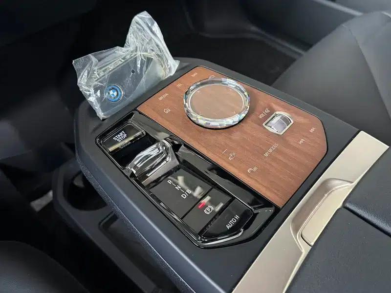 BMW iX 2023 xDrive40 — миниатюра 11