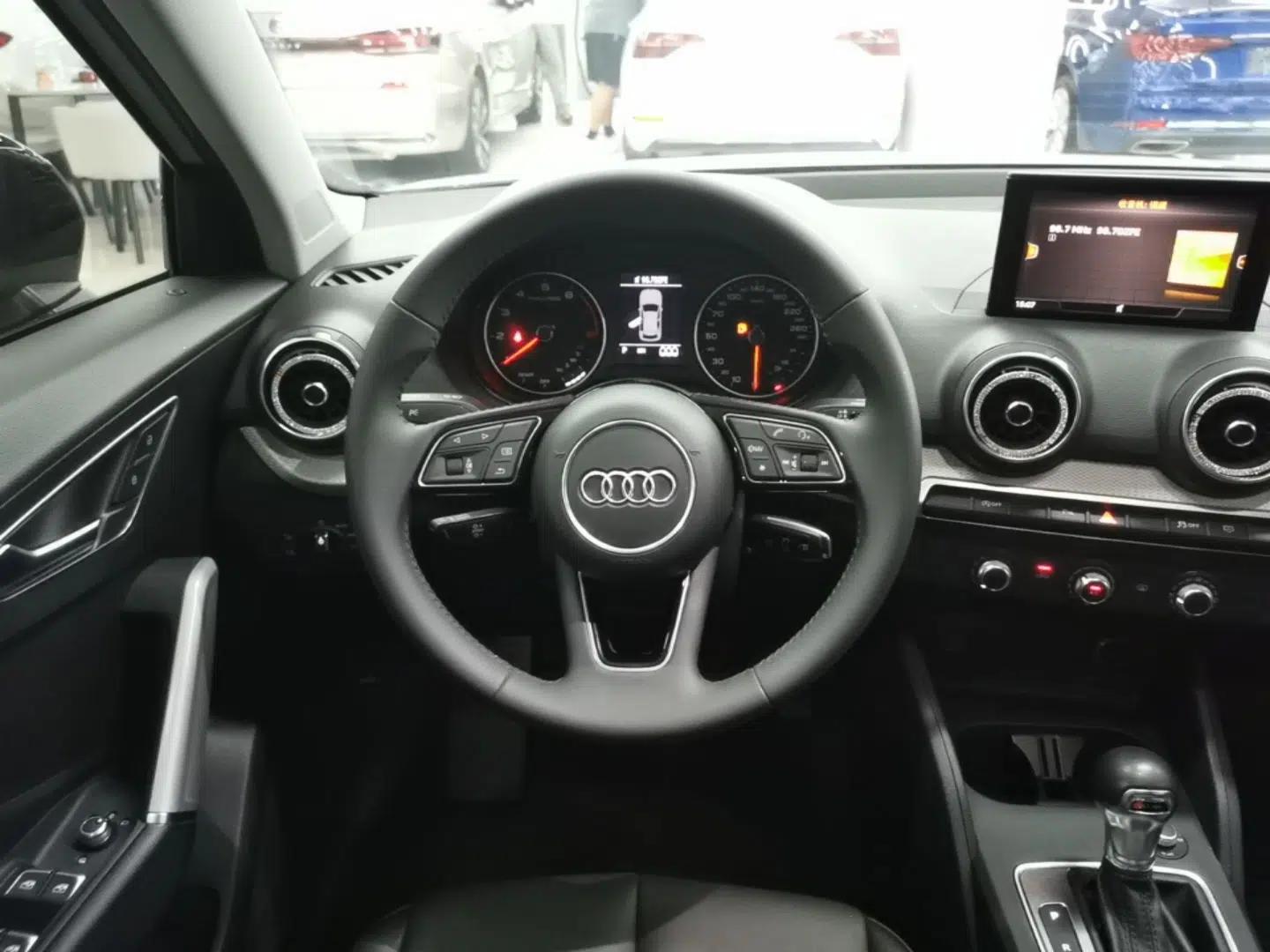 Audi Q2L 2020 35 TFSI Ambition Dynamic Edition — миниатюра 13