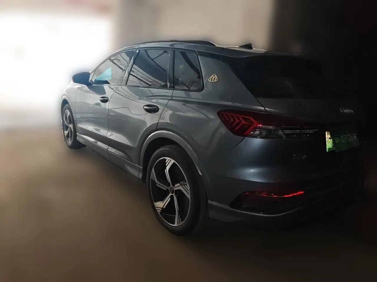 Audi Q4 e-tron 2023 40 e-tron Creation Edition Midnight — миниатюра 4