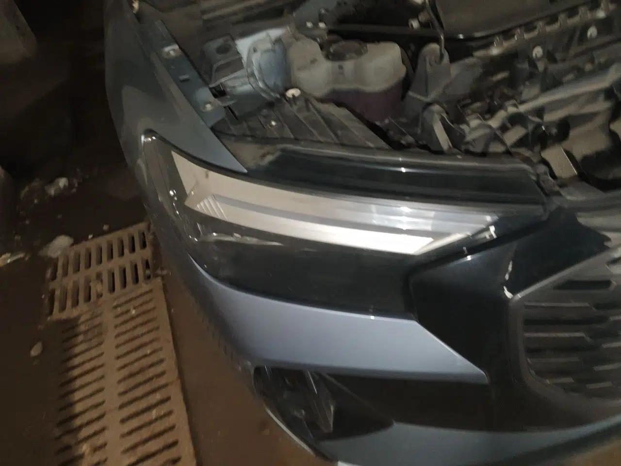Audi Q4 e-tron 2023 40 e-tron Creation Edition Midnight — миниатюра 7