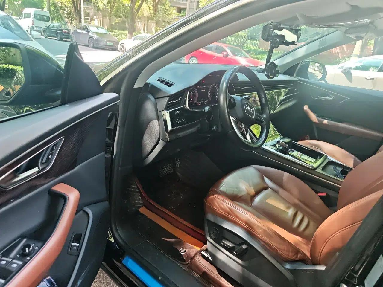 Audi Q8 2019 55 TFSI Luxury Dynamic Model — миниатюра 16