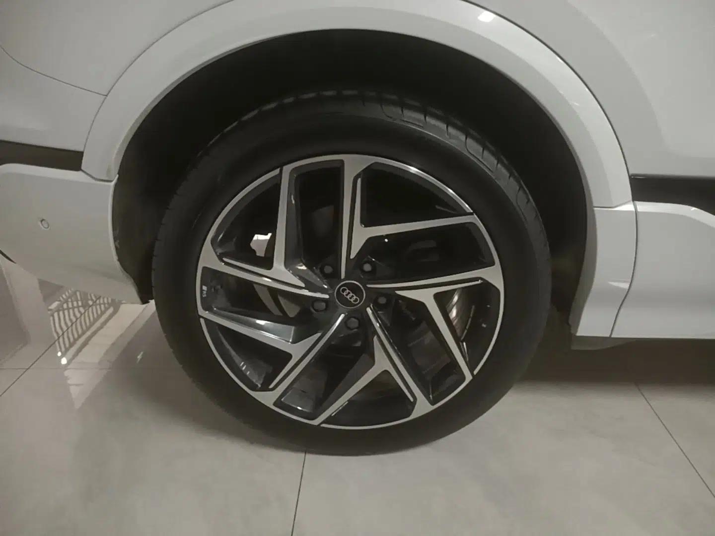 Audi Q6L e-tron 2026 First Launch Navigation Edition — миниатюра 11