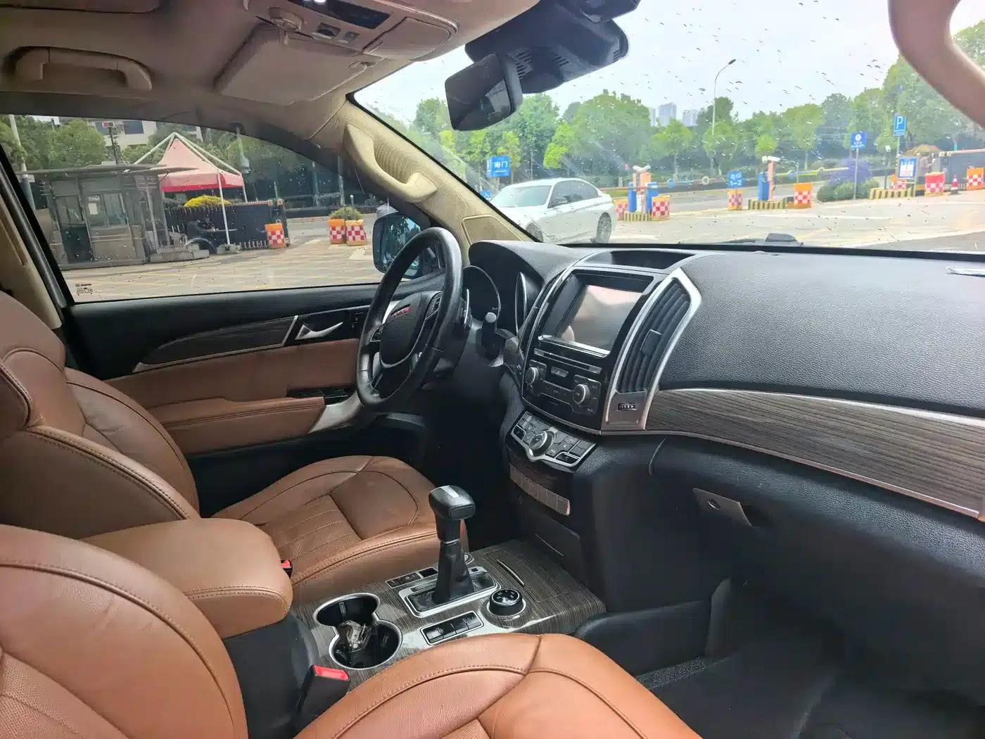 Haval H9 2015 2.0T 4WD Luxury 7-Seater — миниатюра 10
