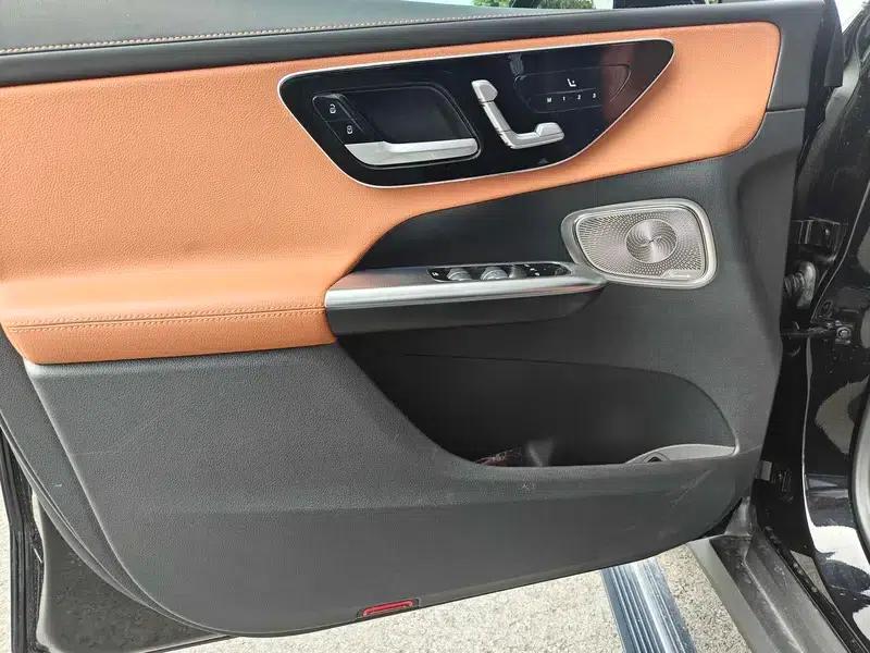 2024 Mercedes-Benz GLC 300 L 4MATIC Dynamic 5-seater — миниатюра 11