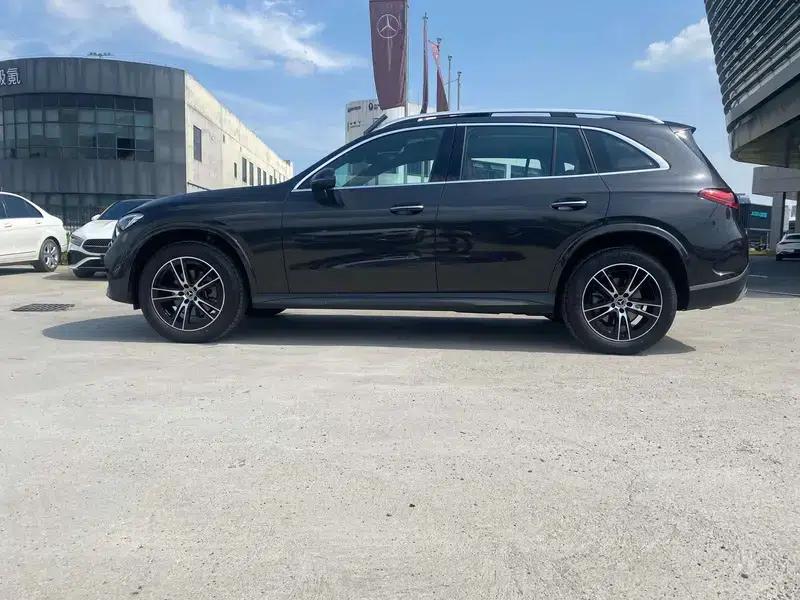 2025 Mercedes-Benz GLC 260 L 4MATIC Luxury 5-seater — миниатюра 3