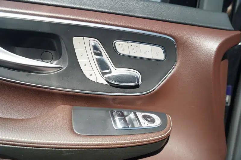 Mercedes-Benz V-Class 2022 V 260 L Long Wheelbase Luxury Edition — миниатюра 21