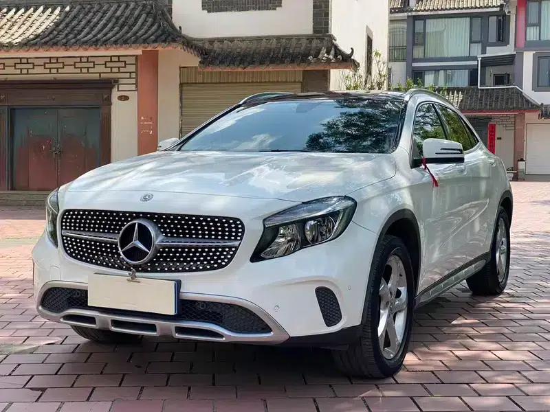 2018 Mercedes-Benz GLA 200 Fashion Edition — миниатюра 1
