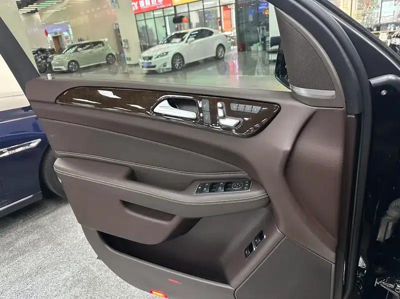 2019 Mercedes-Benz GLS 400 4MATIC Dynamic Edition — миниатюра 24