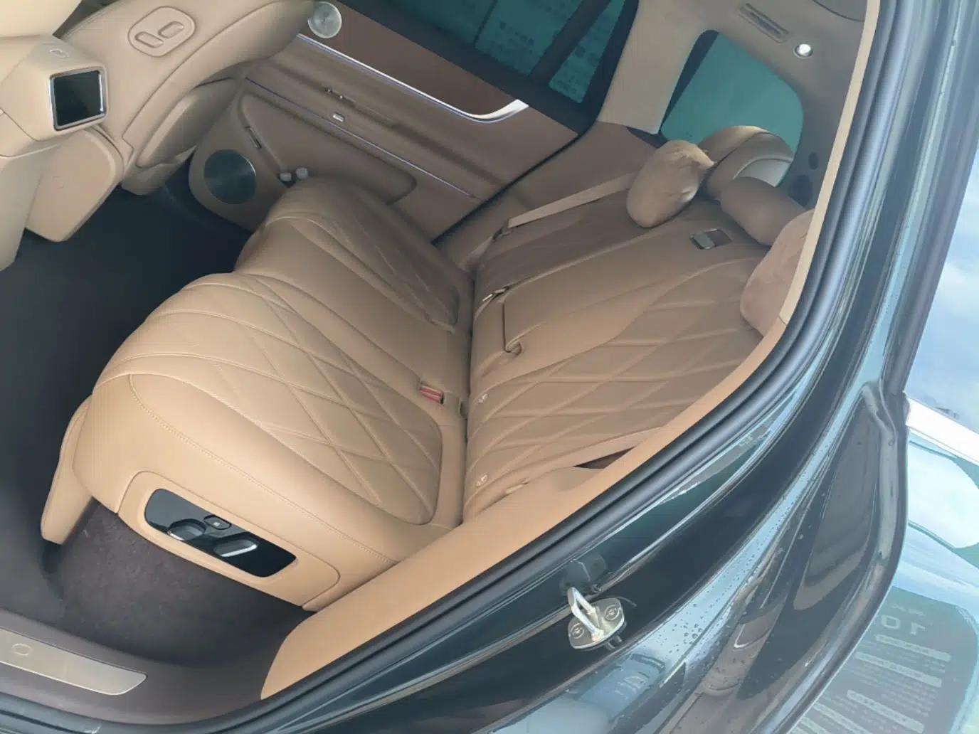 Hima AITO M9 2025 Extended-Range Ultra Version 52 kWh 5-Seater Edition — миниатюра 25