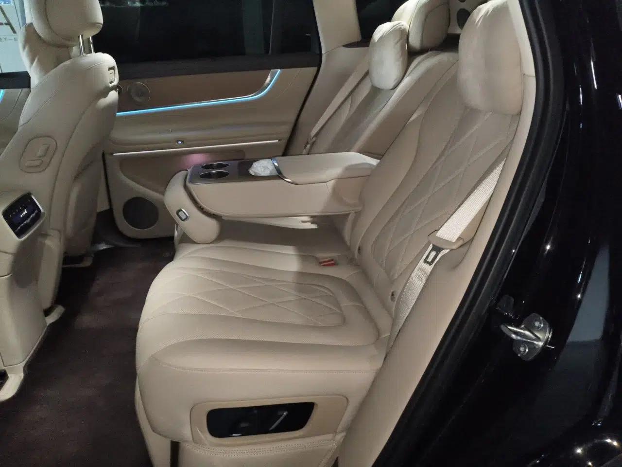 Hima AITO M9 2024 Range-Extended Ultra Version 52 kWh 5-Seater Model — миниатюра 17