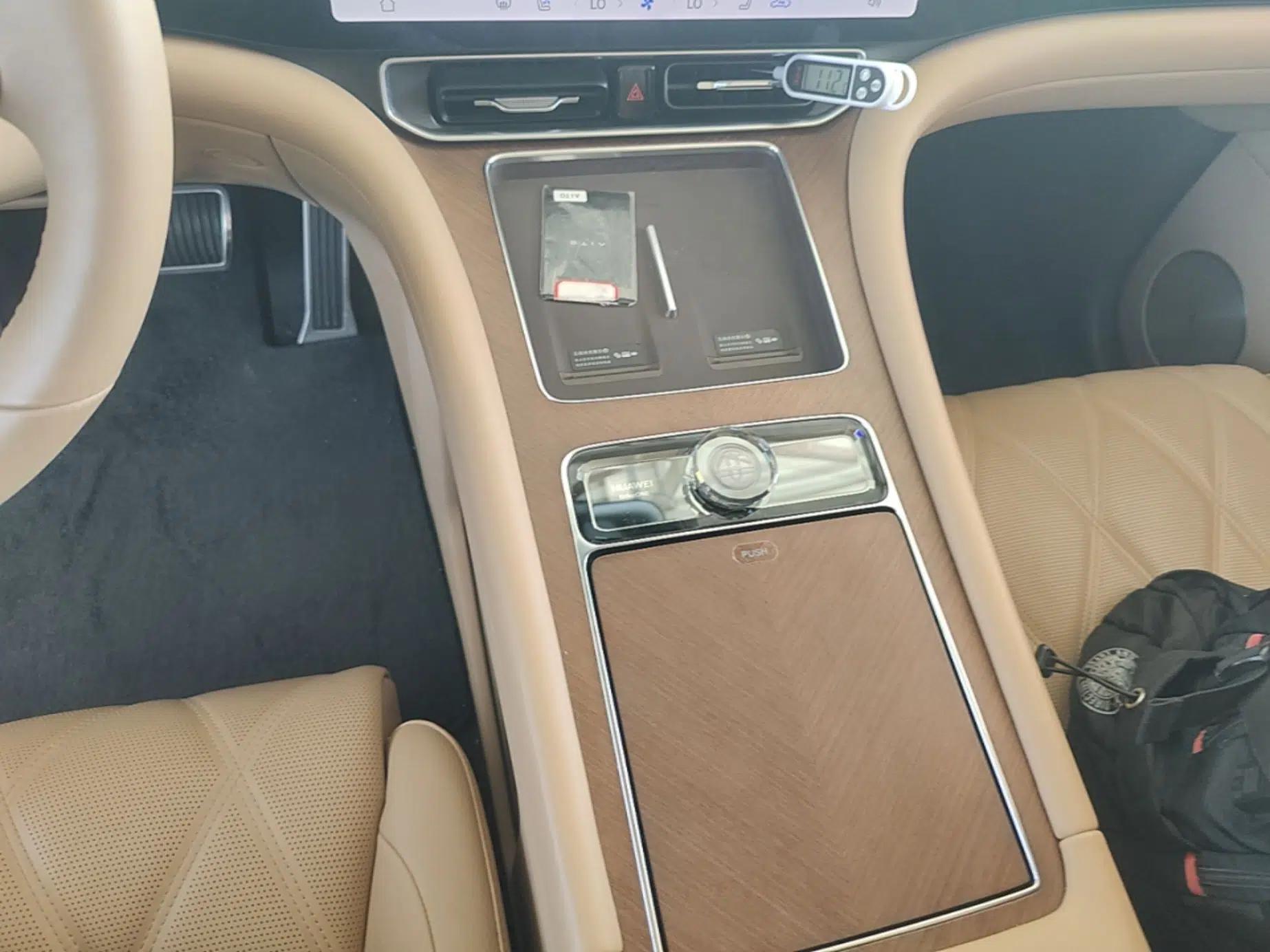 Hima AITO M9 2025 Extended-Range Ultra Version 52 kWh 6-Seater — миниатюра 16