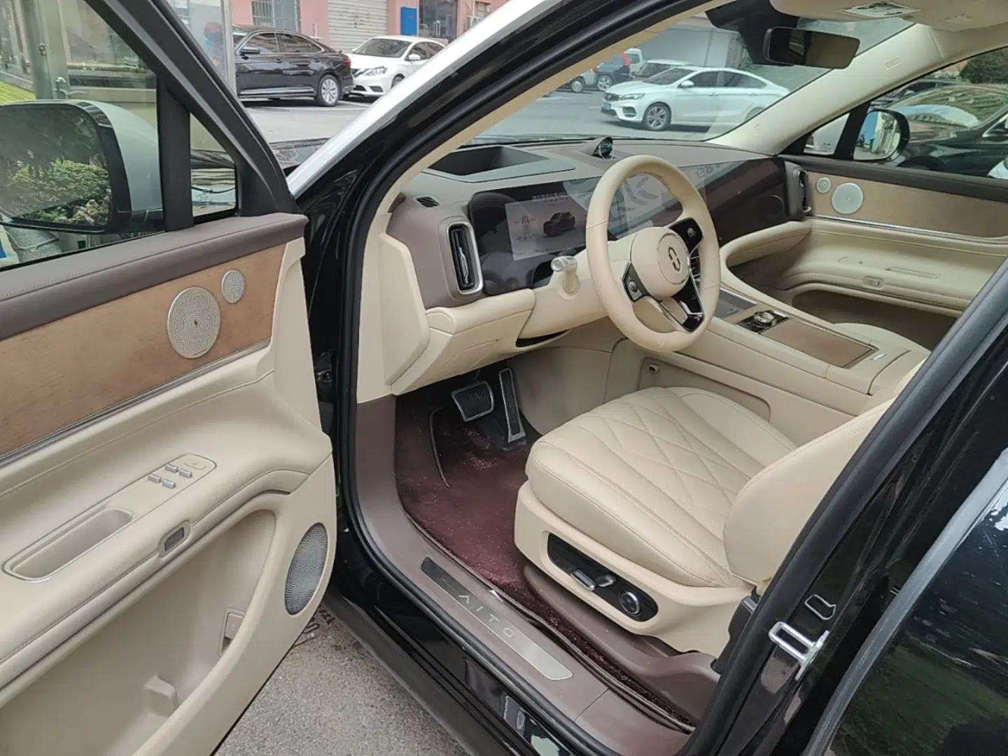 Hima AITO M9 2024 Range-Extended Max Edition 42 kWh 6-Seater Version — миниатюра 18