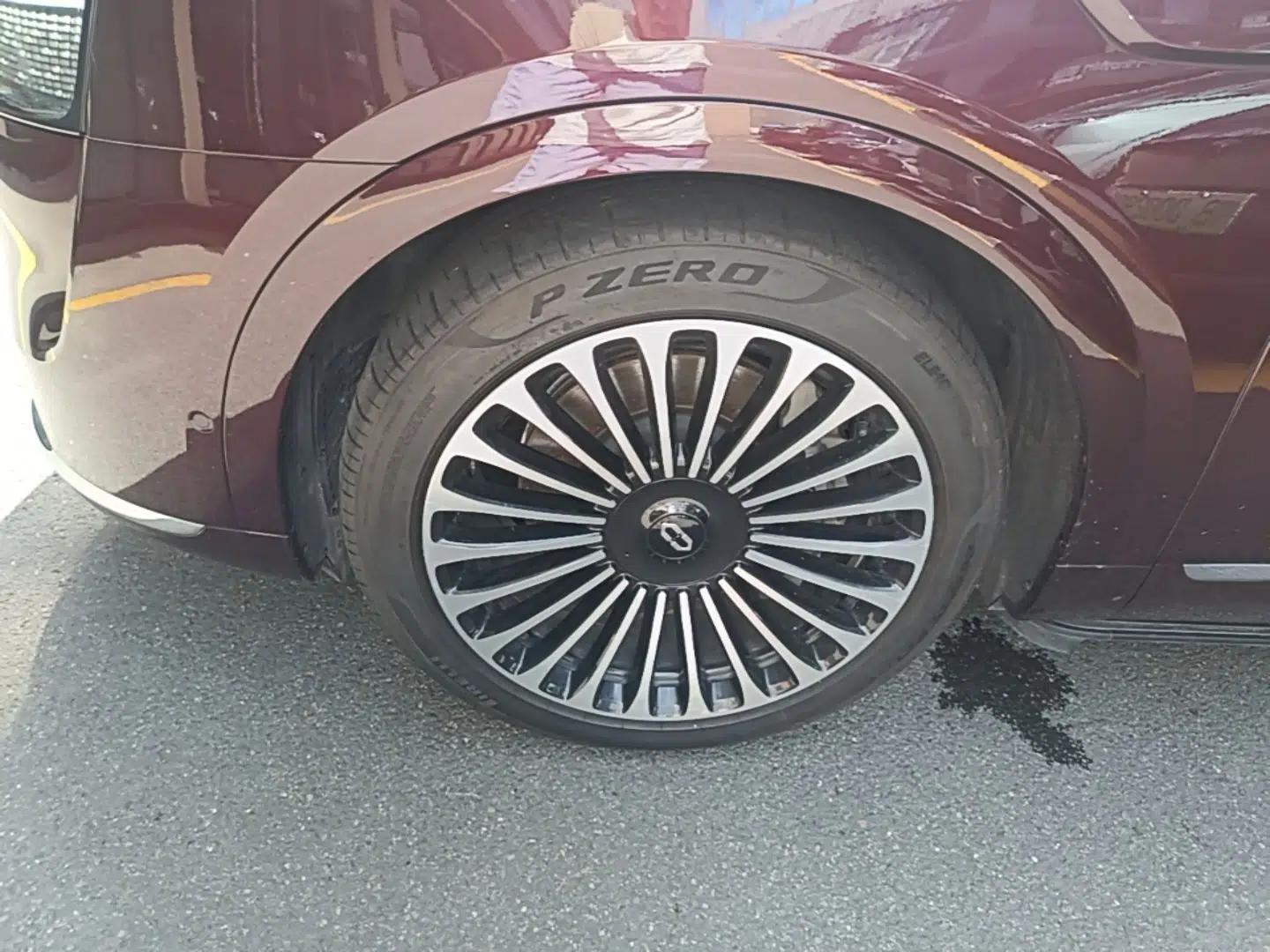 Hima AITO M9 2025 Extended-Range Ultra Version 52 kWh 6-Seater — миниатюра 15