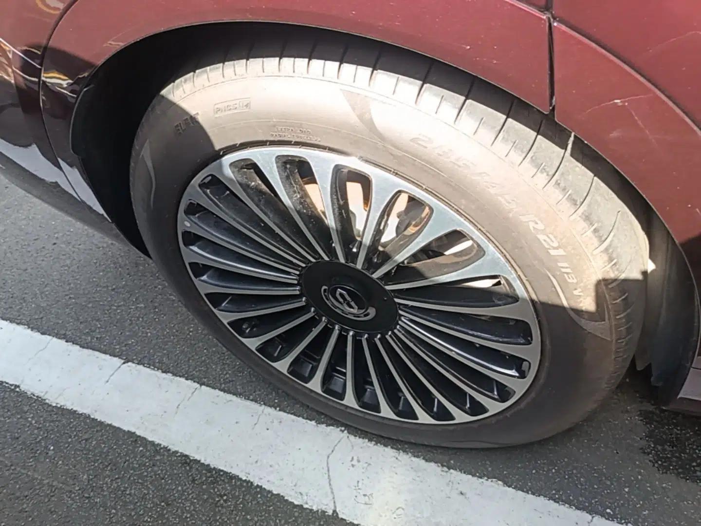 Hima AITO M9 2025 Extended-Range Ultra Version 52 kWh 6-Seater — миниатюра 16