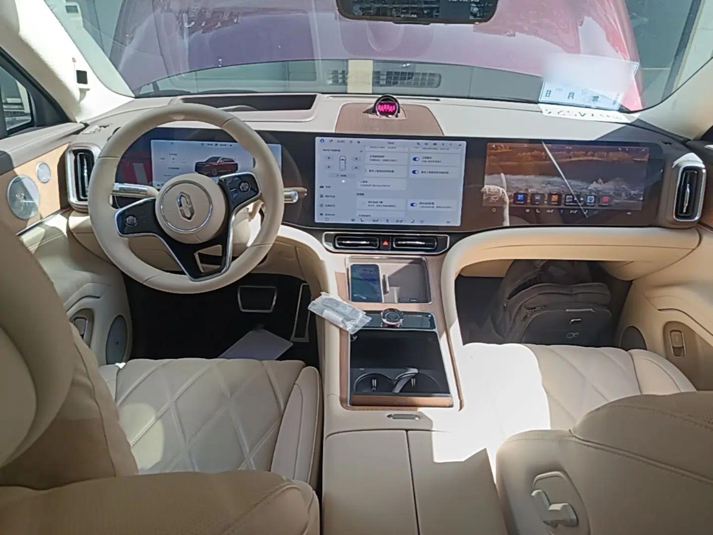 Hima AITO M9 2025 Extended-Range Ultra Version 52 kWh 6-Seater — миниатюра 17