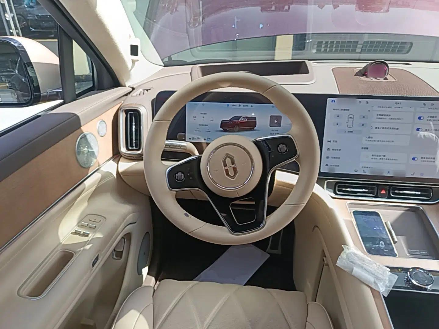 Hima AITO M9 2025 Extended-Range Ultra Version 52 kWh 6-Seater — миниатюра 18