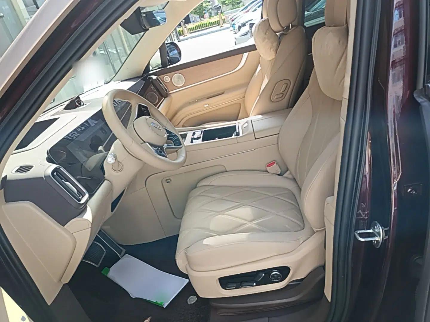 Hima AITO M9 2025 Extended-Range Ultra Version 52 kWh 6-Seater — миниатюра 22