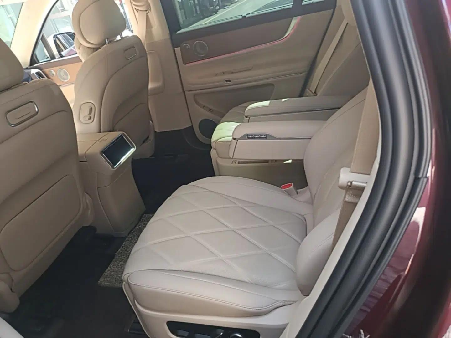 Hima AITO M9 2025 Extended-Range Ultra Version 52 kWh 6-Seater — миниатюра 25