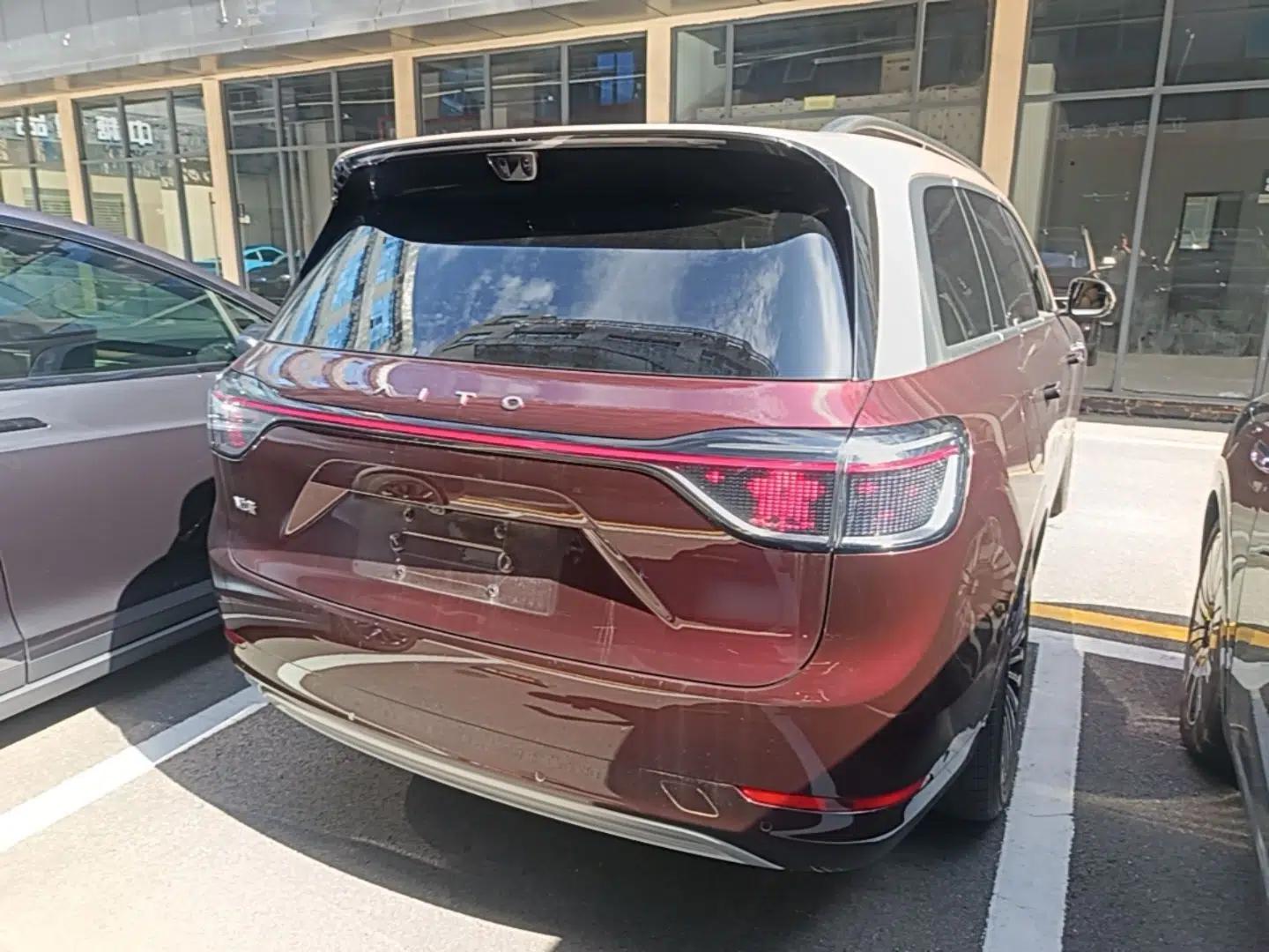 Hima AITO M9 2025 Extended-Range Ultra Version 52 kWh 6-Seater — миниатюра 6