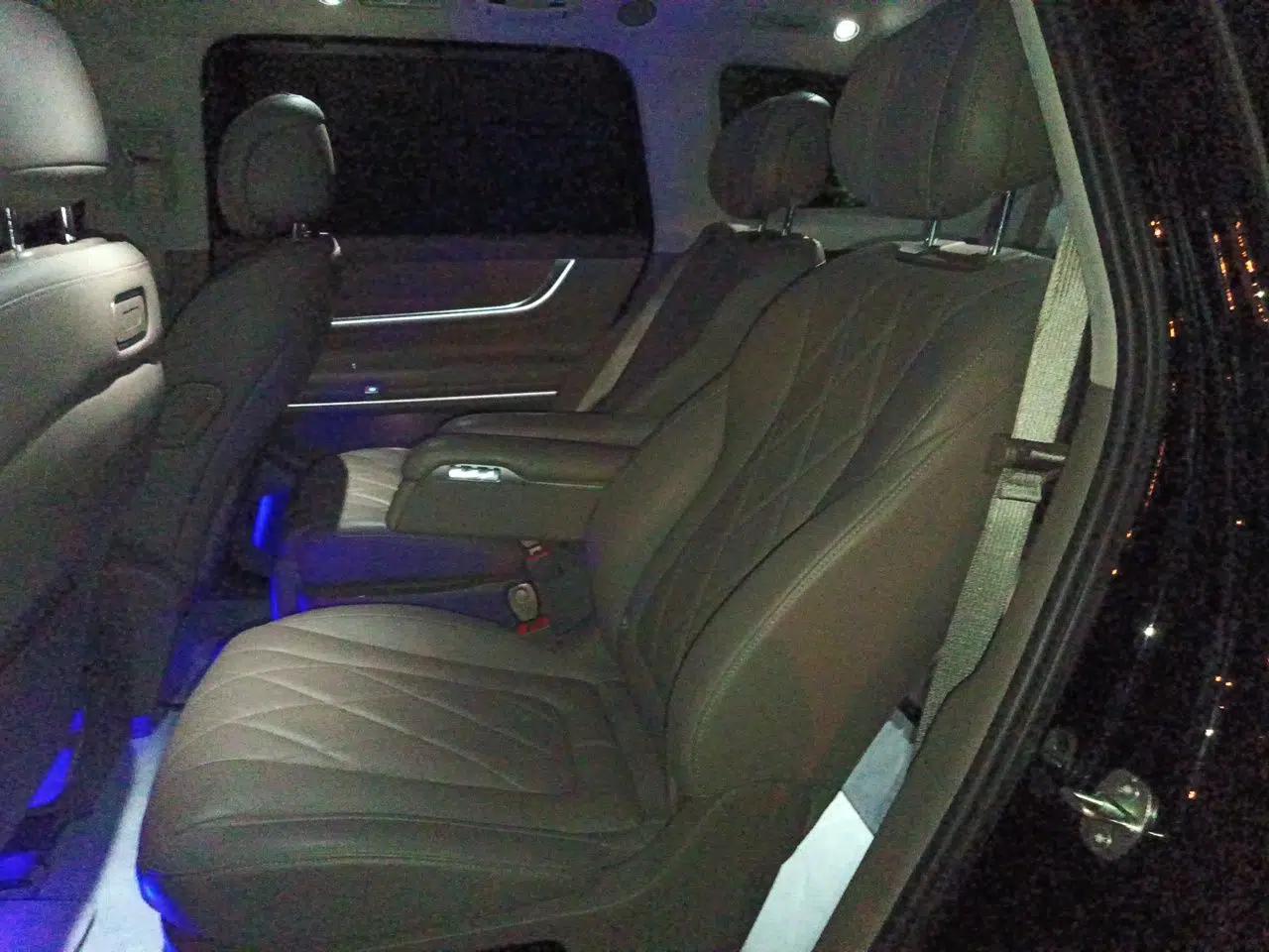 Hima AITO M9 2024 All-Electric Ultra Version 100 kWh 6-Seater Model — миниатюра 17