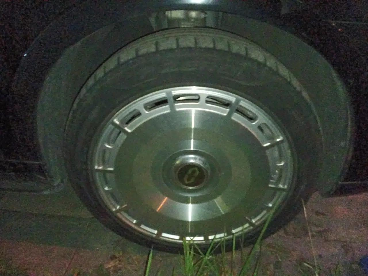 Hima AITO M9 2024 All-Electric Ultra Version 100 kWh 6-Seater Model — миниатюра 8