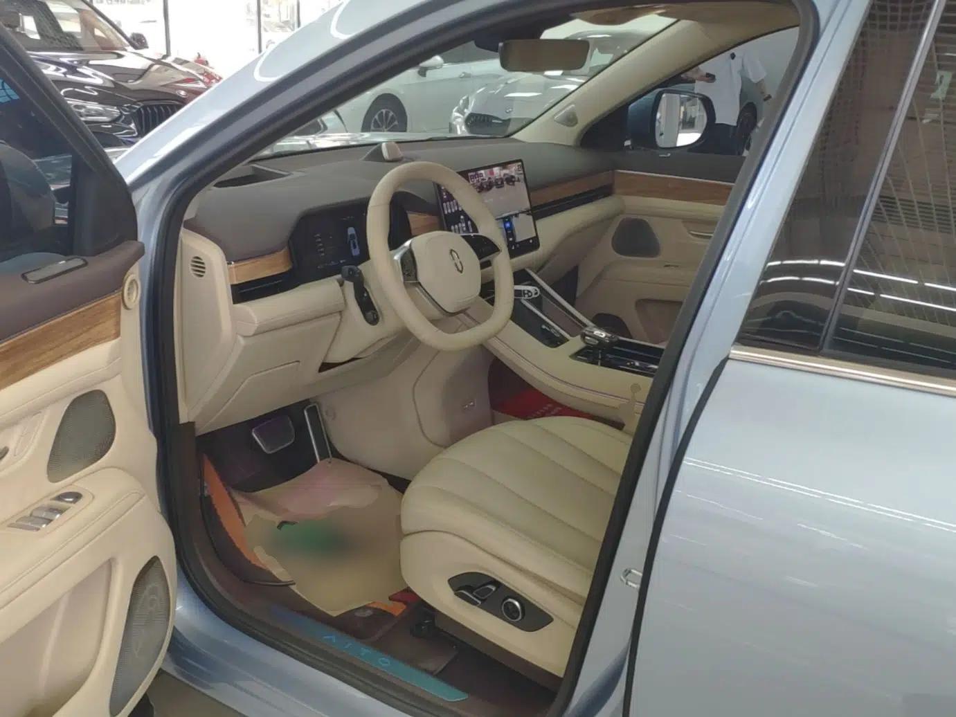 Hima AITO M7 2024 1.5T Intelligent Driving 4WD Max Edition 5 Seats — миниатюра 17