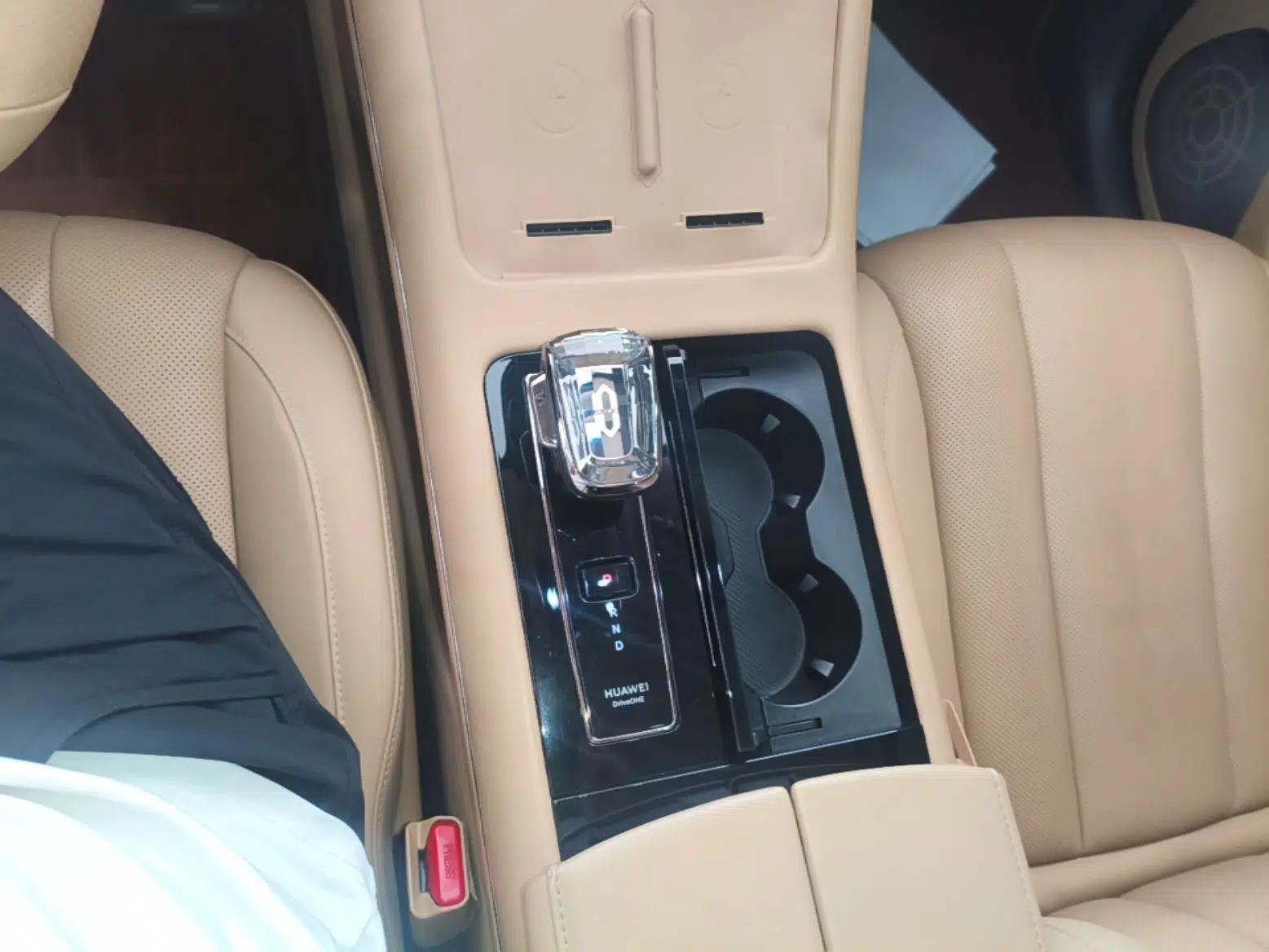 Hima AITO M7 2024 1.5T Intelligent Driving 4WD Ultra Version 6 Seats — миниатюра 16