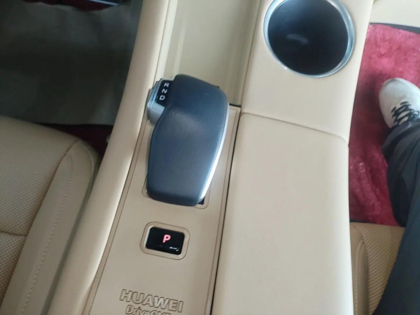 Hima AITO M5 2022 Extended-Range Four-Wheel Drive Performance Version — миниатюра 16