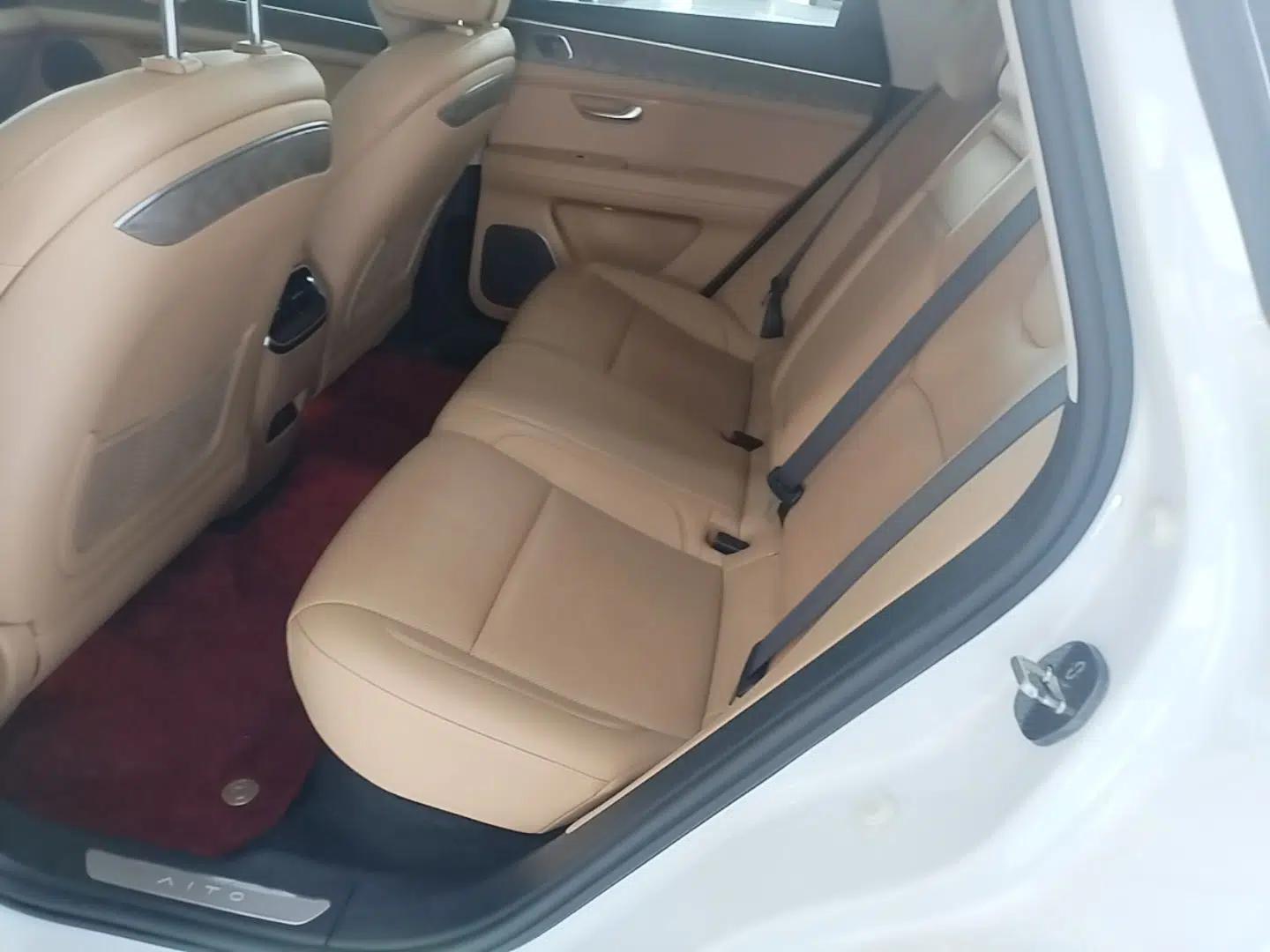 Hima AITO M5 2022 Extended-Range Four-Wheel Drive Performance Version — миниатюра 20