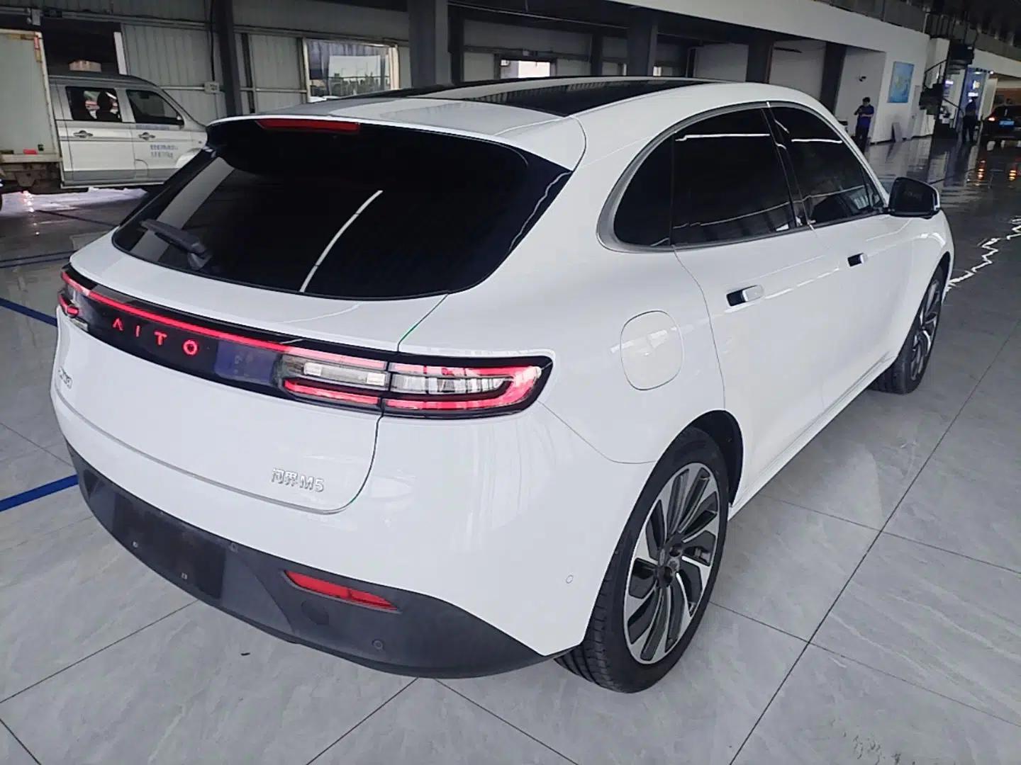 Hima AITO M5 2022 Extended-Range Four-Wheel Drive Performance Version — миниатюра 6