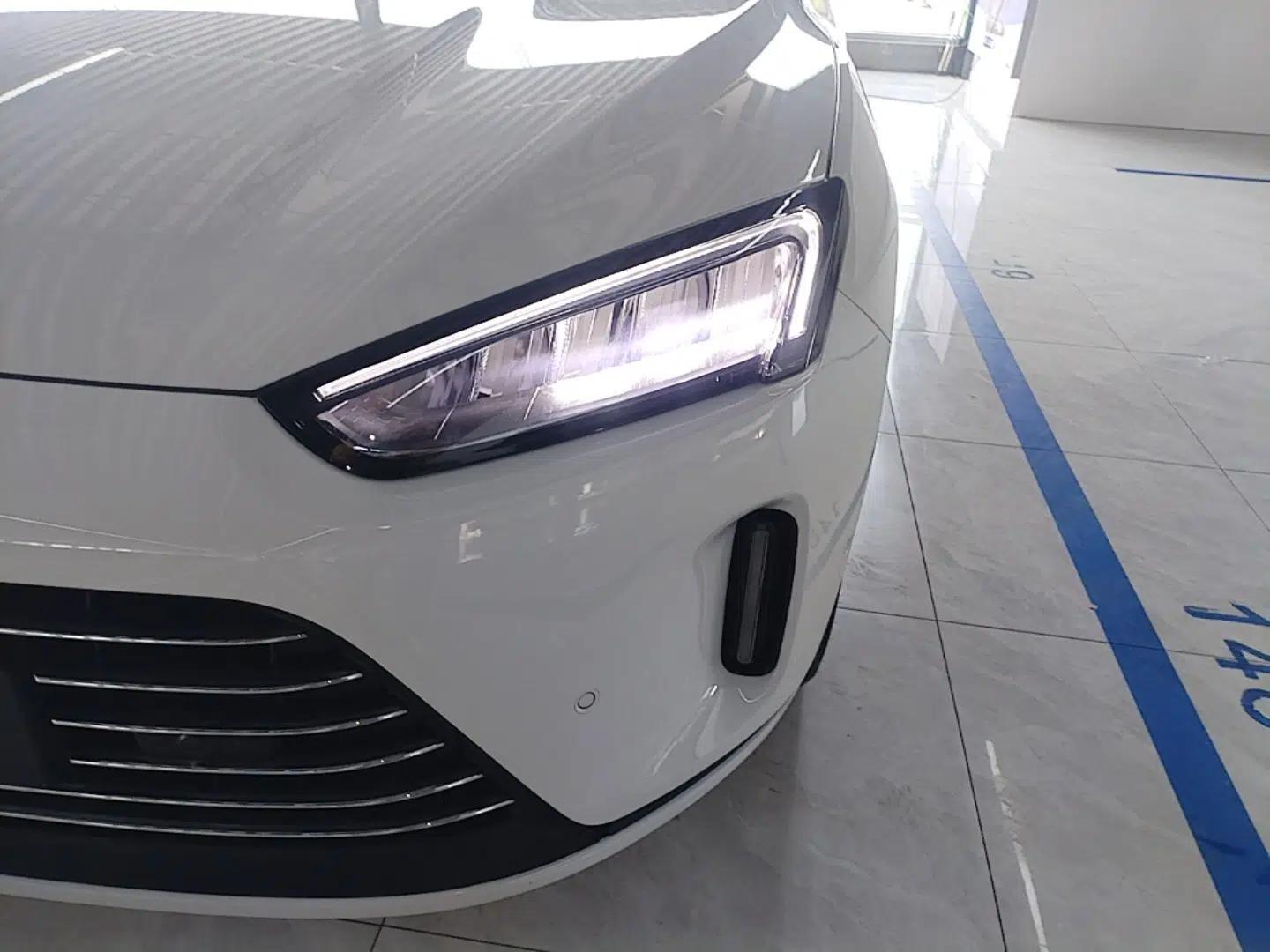 Hima AITO M5 2022 Extended-Range Four-Wheel Drive Performance Version — миниатюра 8