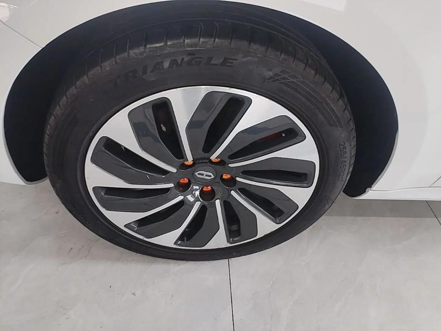 Hima AITO M5 2022 Extended-Range Four-Wheel Drive Performance Version — миниатюра 10